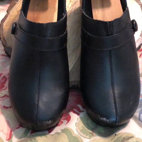 DANSKO  size EU42 US11.5-12  Pull-on Clogs Black Leather Strap Detail $109 MSRP - Picture 3 of 16